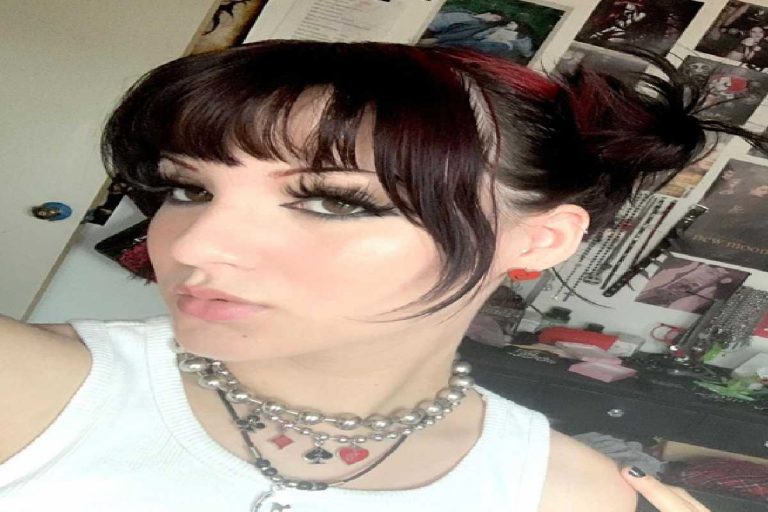 How to Apply and Remove Your Fake Eyelashes
