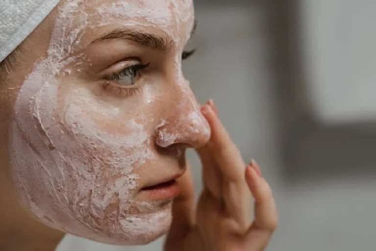 What is a Facial Scrub? – How to Use